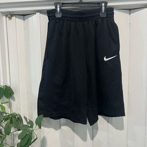Men’s Nike Basketball Style Shorts Size Medium
